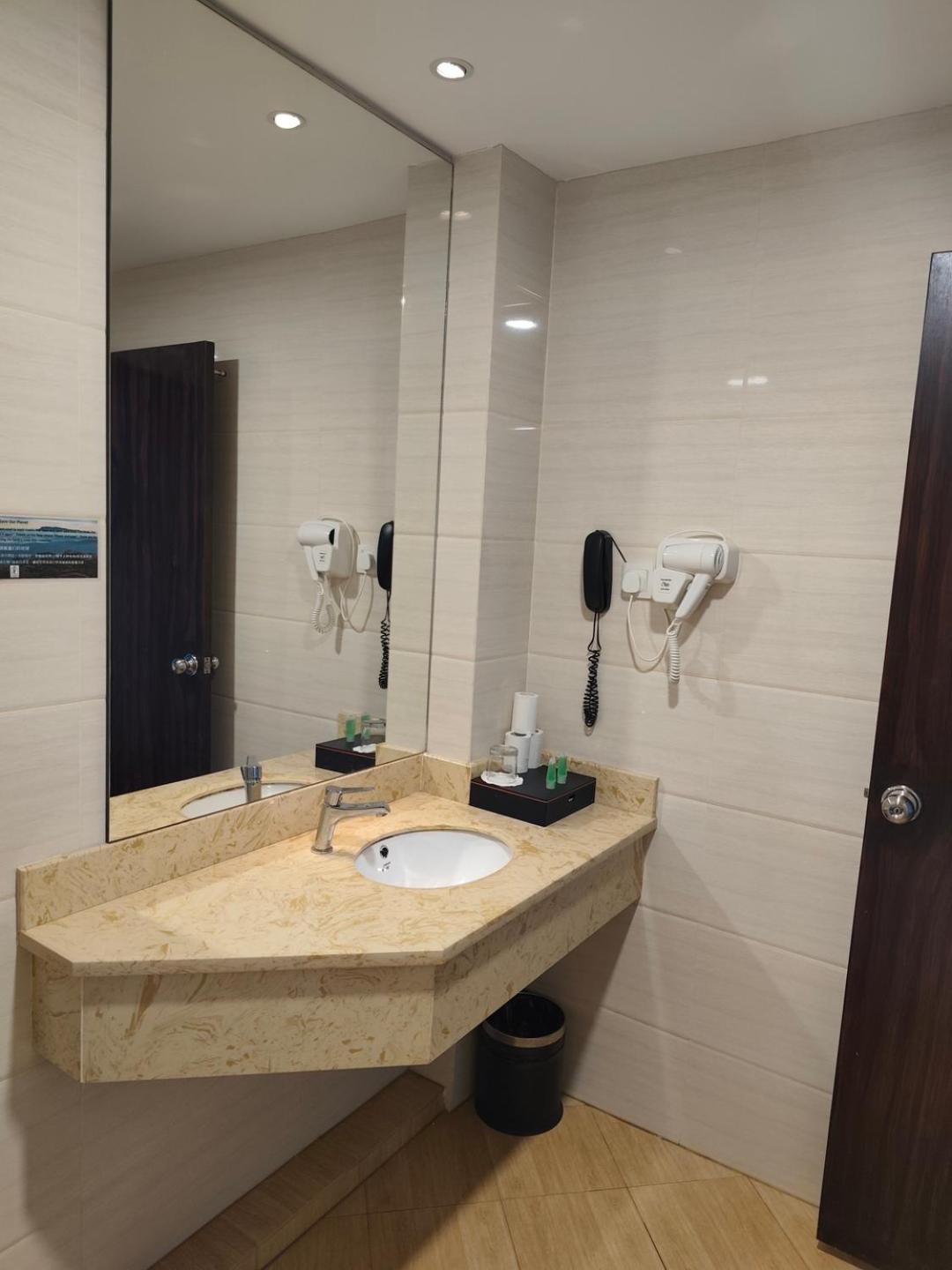 Lintas Platinum Hotel Кота-Кінабалу Екстер'єр фото